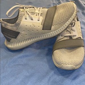 Under Armour Sneakers